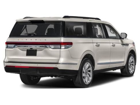 Used 2024 Lincoln Navigator L Reserve image 3