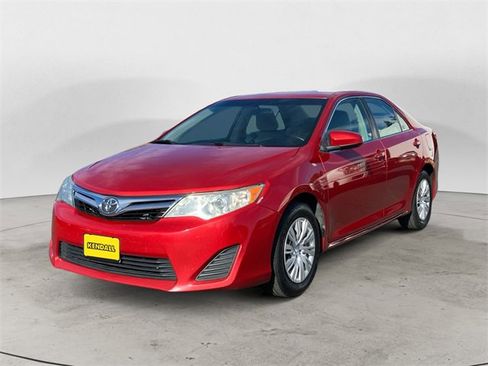 Used 2012 Toyota Camry LE image 2