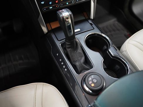 Used 2016 Ford Explorer Platinum image 22