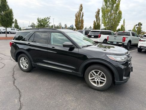 Used 2025 Ford Explorer Active AWD/4WD image 7