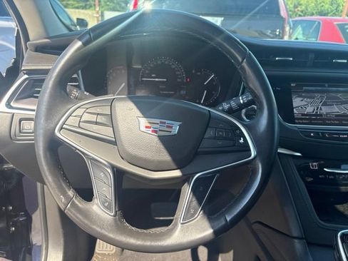Used 2017 Cadillac XT5 Luxury w/ Driver Awareness Package FWD image 8