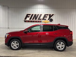Used 2024 GMC Terrain SLE image 1