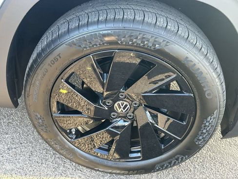 New 2026 Volkswagen Atlas SE FWD image 6