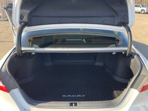 Used 2018 Toyota Camry XLE image 17