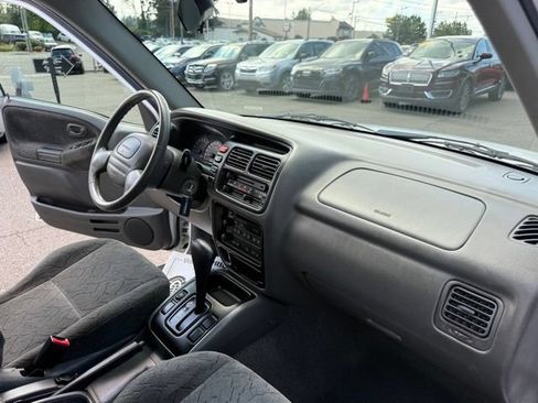 Used 2002 Chevrolet Tracker LT RWD image 20