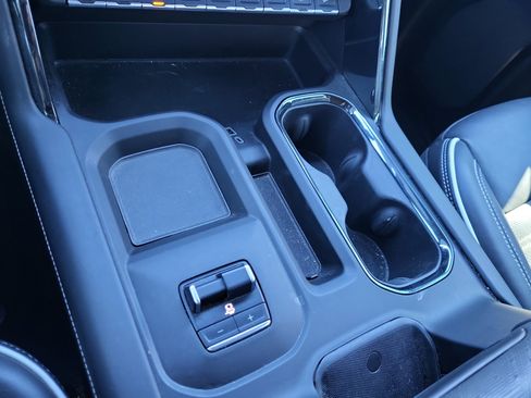 Used 2025 GMC Sierra 2500 AT4X image 11