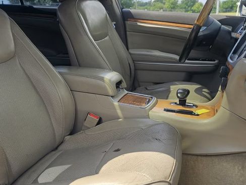 Used 2014 Chrysler 300 C RWD image 9