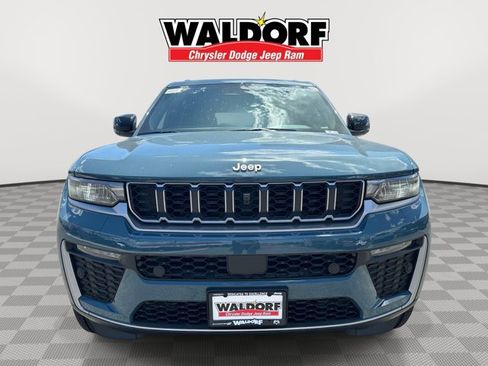 New 2026 Jeep Grand Cherokee L Limited w/ Luxury Tech Group II AWD/4WD image 2