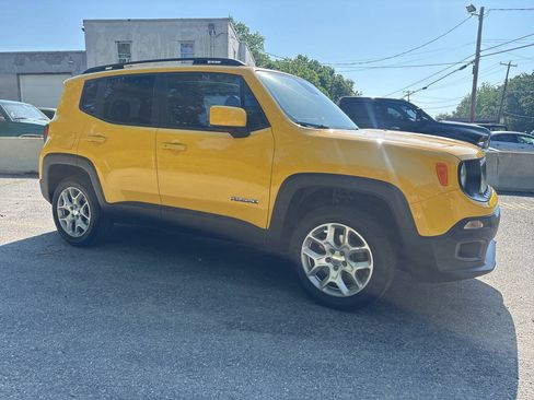 Used 2016 Jeep Renegade Latitude AWD/4WD image 9