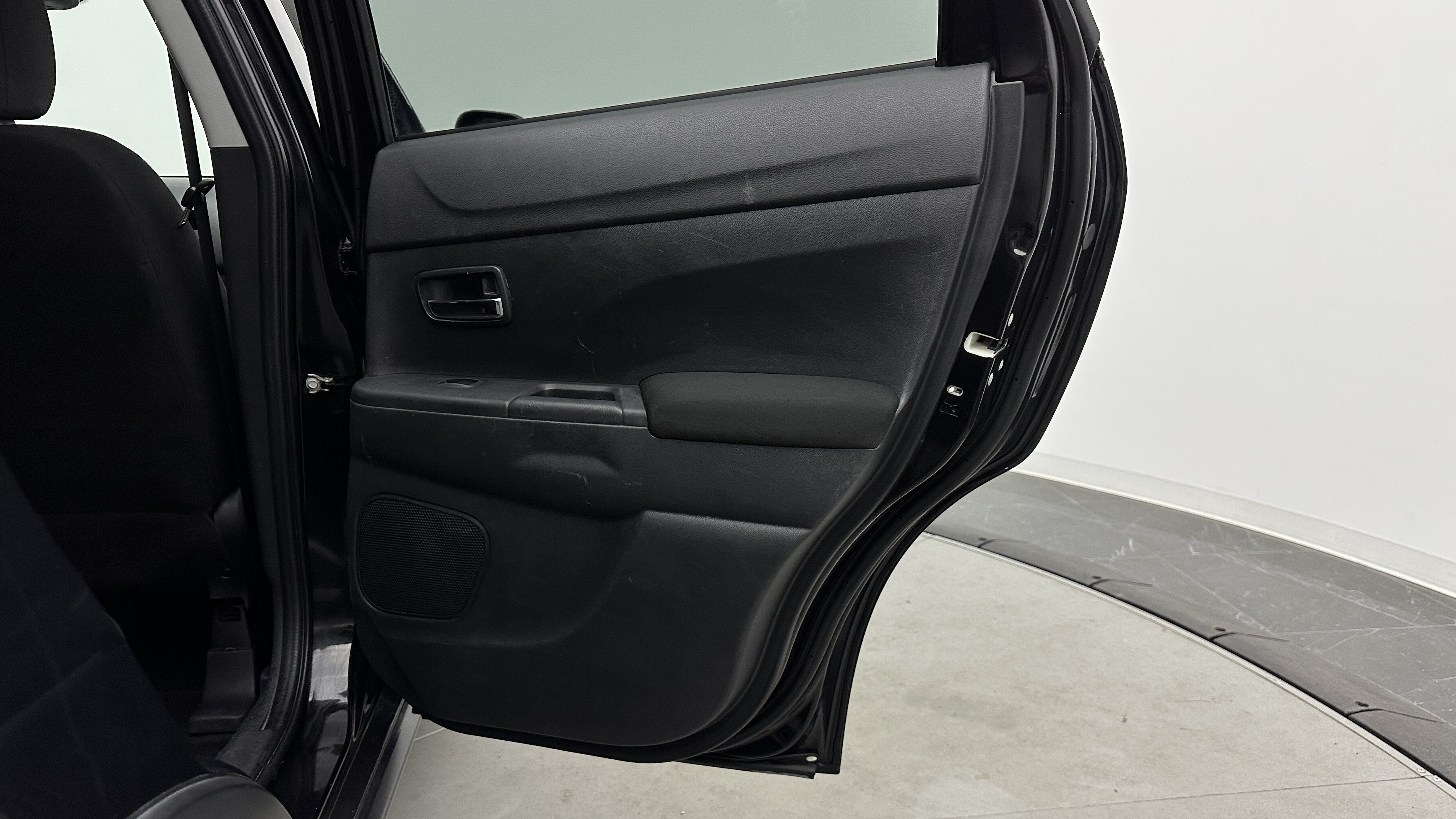 Used 2023 Mitsubishi Outlander Sport AWD image 30