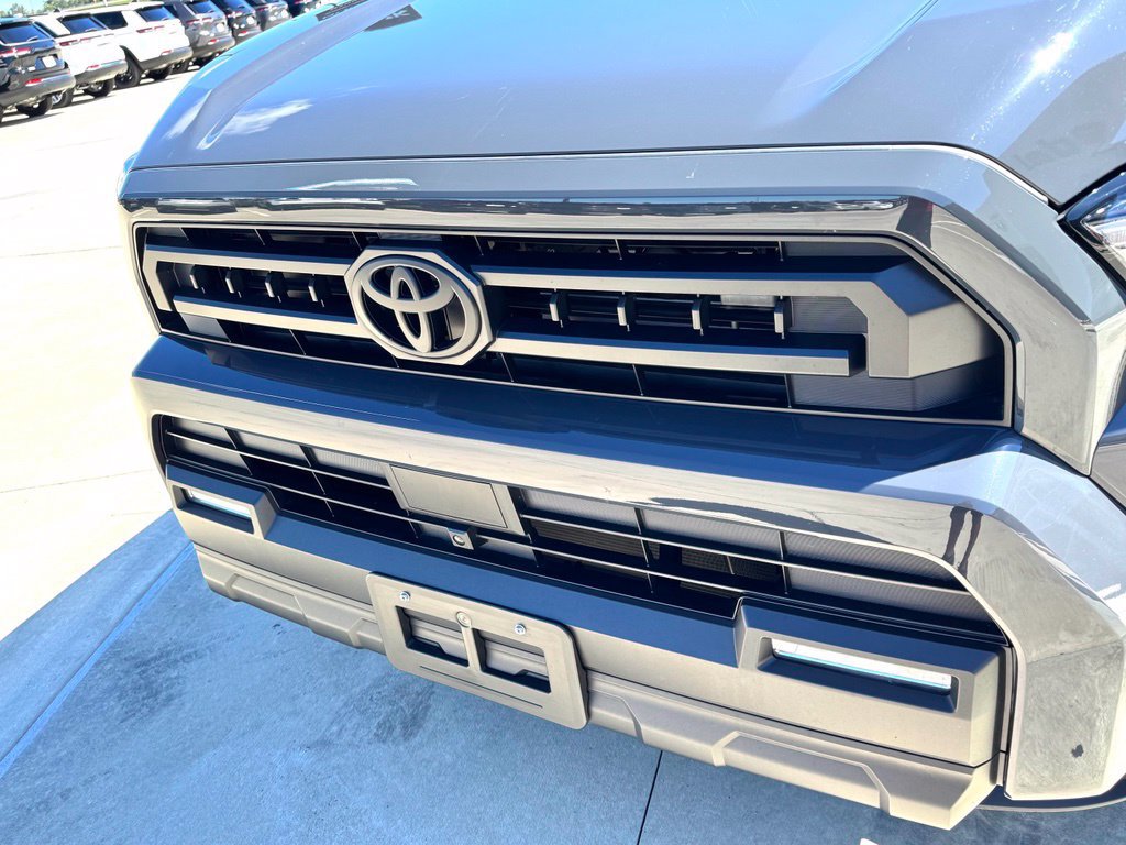 Used 2025 Toyota 4Runner SR5 AWD/4WD image 2
