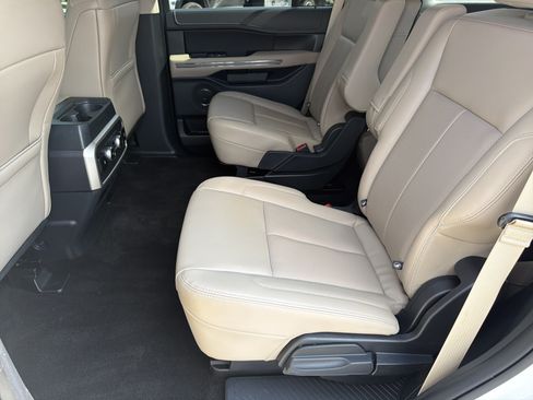 Used 2022 Ford Expedition XLT AWD/4WD image 26