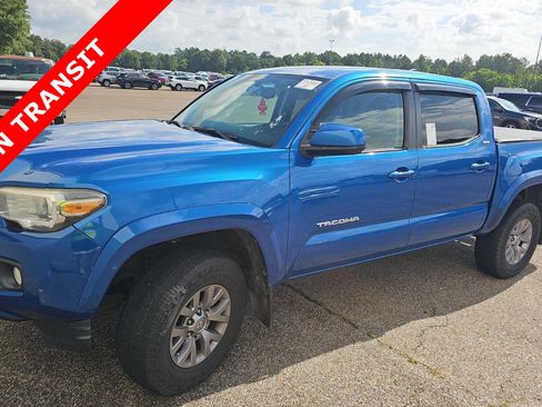 Used 2017 Toyota Tacoma SR5 w/ Tow Package RWD image 1