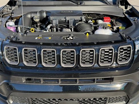New 2026 Jeep Compass Latitude AWD/4WD image 18