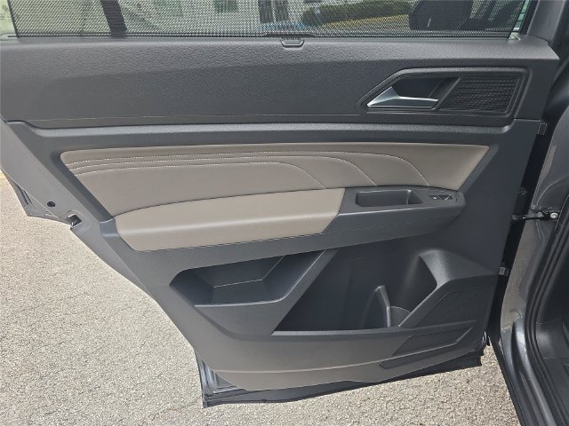 Used 2023 Volkswagen Atlas SE w/ Panoramic Sunroof Package FWD image 9