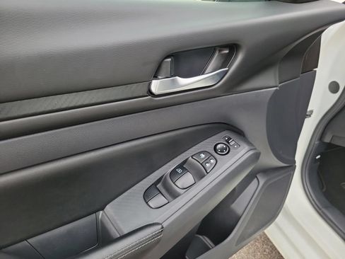 Used 2025 Nissan Altima 2.5 SV FWD image 23