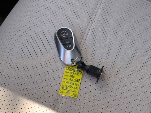 Used 2025 Mercedes-Benz GLC 300 4MATIC image 36