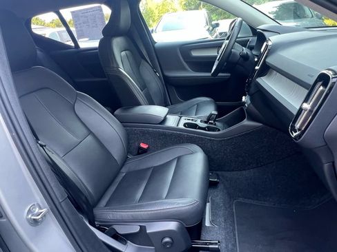 Certified 2025 Volvo XC40 B5 Core AWD/4WD image 29