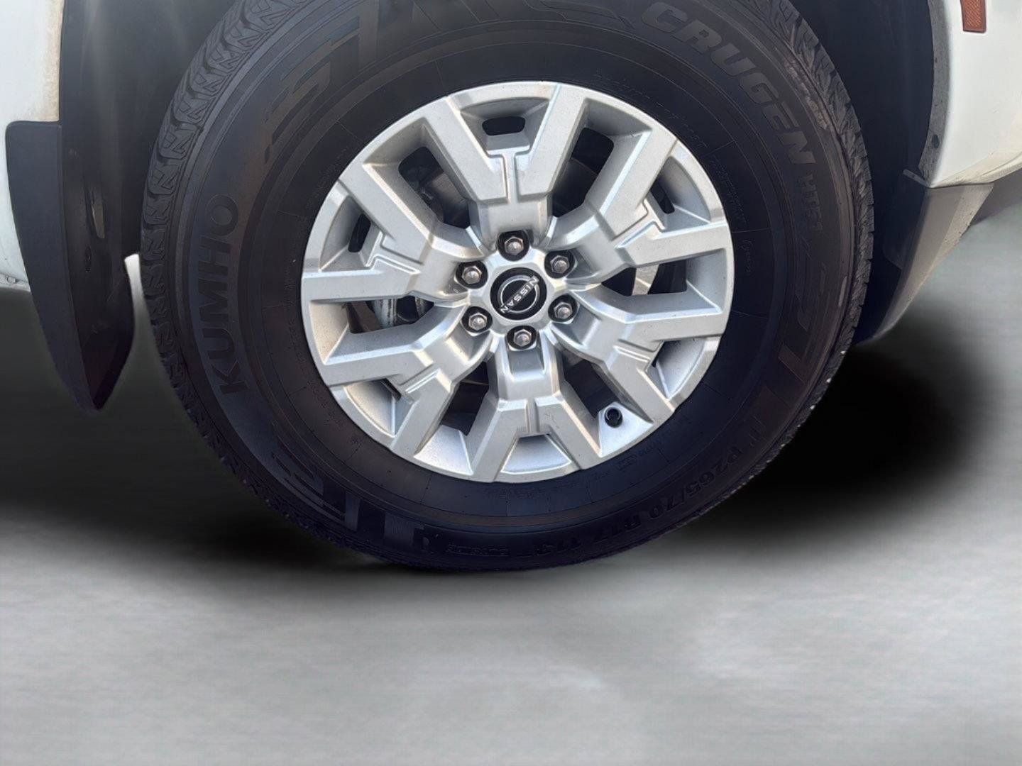 Used 2022 Nissan Frontier SV w/ Technology Package RWD image 13