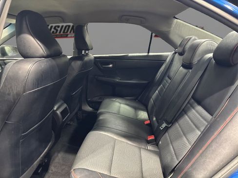 Used 2017 Toyota Camry SE image 10