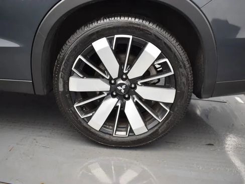 Used 2025 Mitsubishi Outlander SE image 36