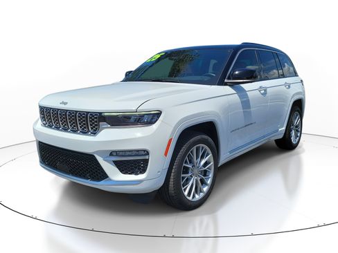 Used 2025 Jeep Grand Cherokee Summit w/ Luxury Tech Group V AWD/4WD image 3