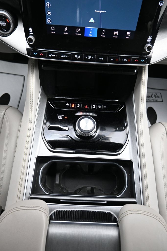 Used 2025 Jeep Wagoneer 4WD image 19