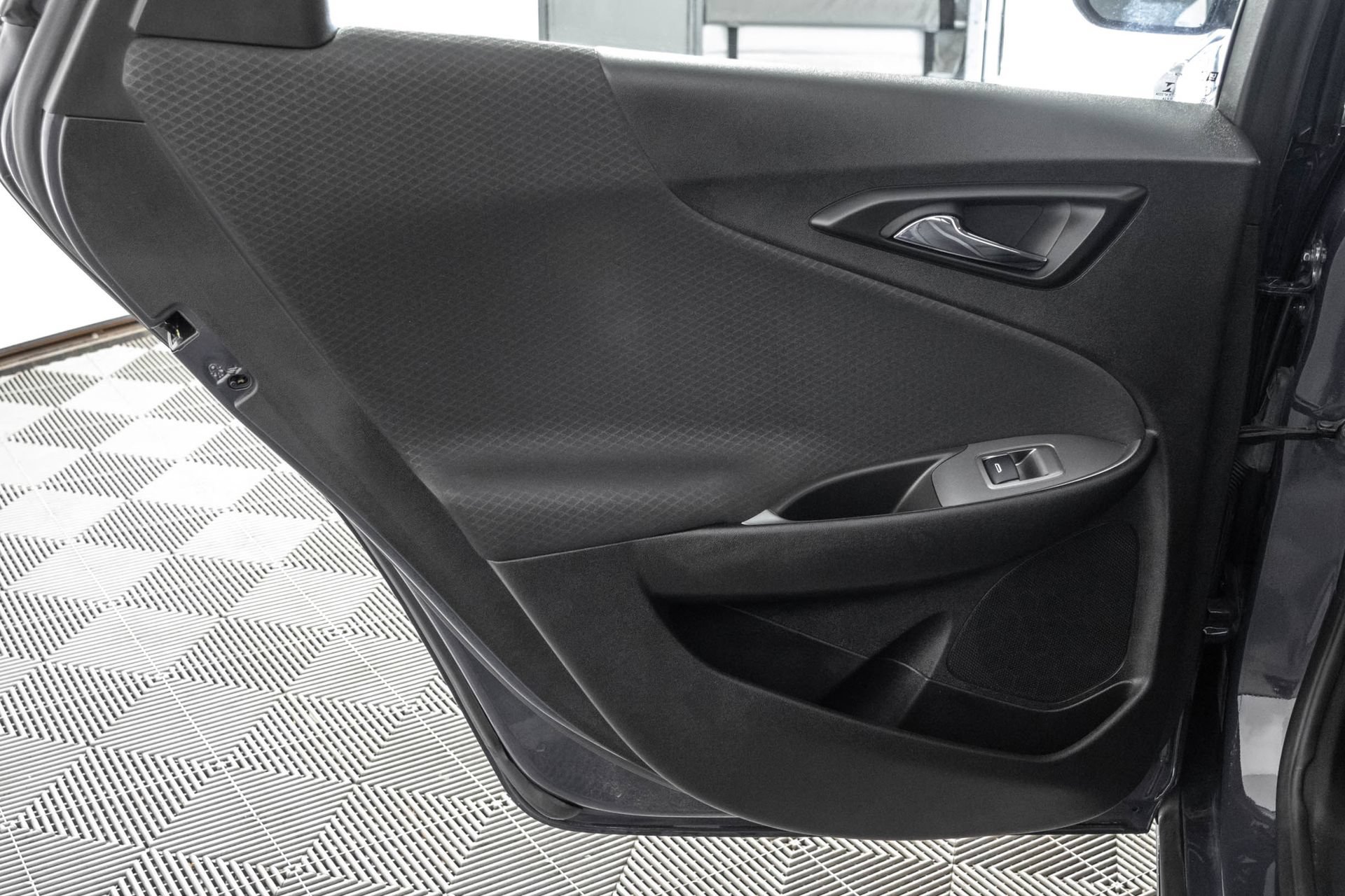 Used 2025 Chevrolet Malibu RS FWD image 36
