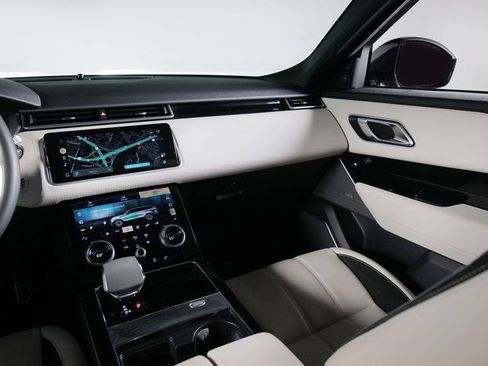 Used 2023 Land Rover Range Rover Velar R-Dynamic S image 17