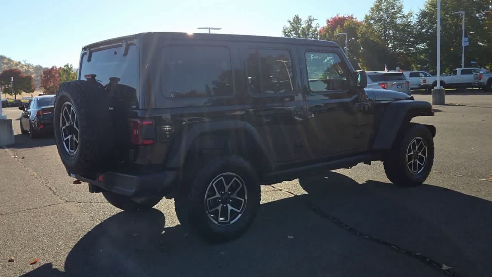 Used 2025 Jeep Wrangler Unlimited Rubicon AWD/4WD image 8