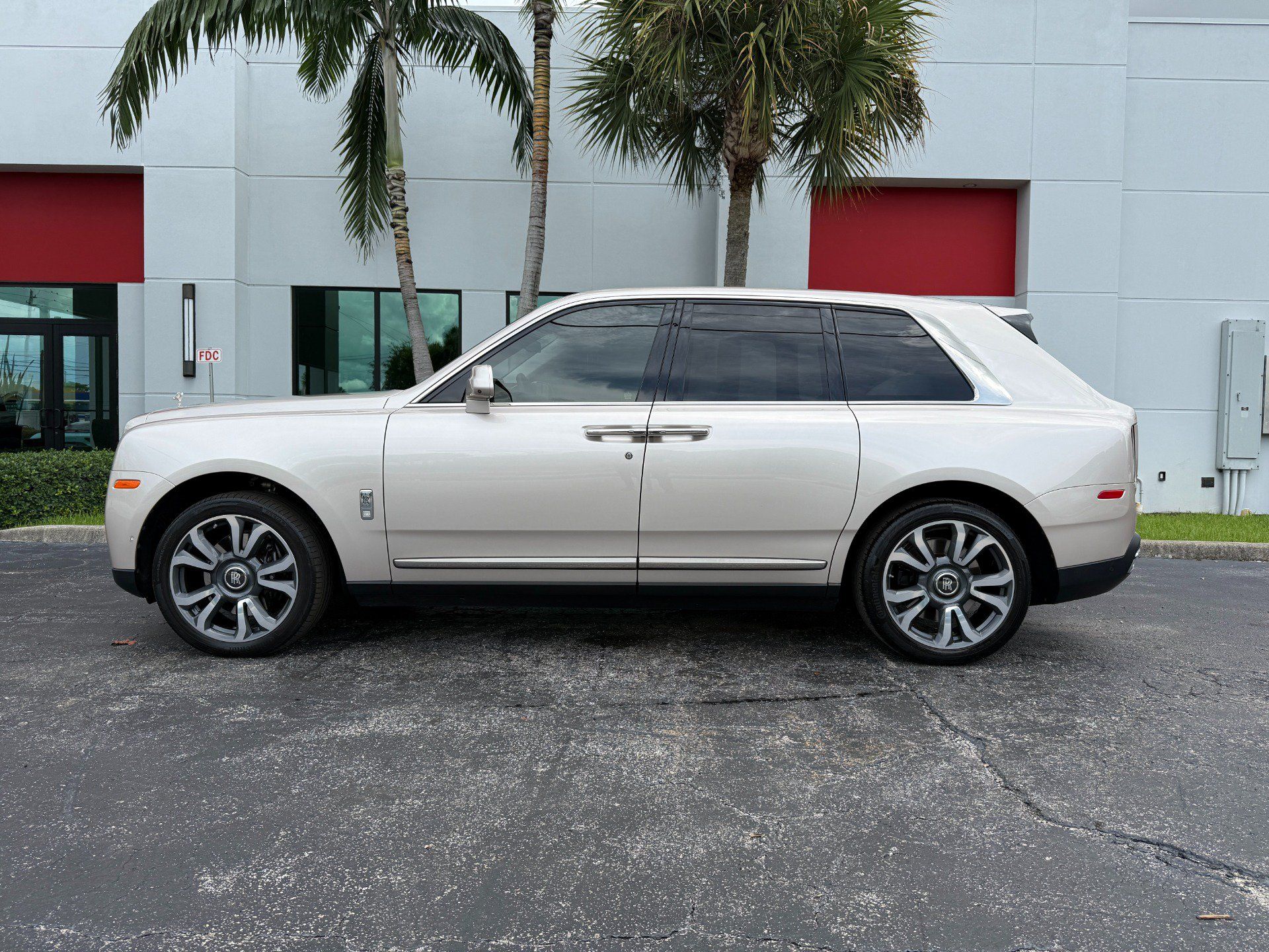 Used 2020 Rolls-Royce Cullinan AWD/4WD image 11
