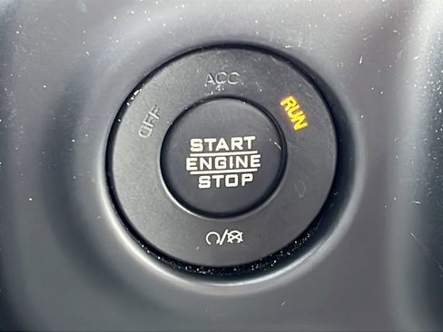 Used 2020 Jeep Gladiator Overland AWD/4WD image 22