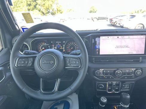 Used 2026 Jeep Gladiator Sport AWD/4WD image 12