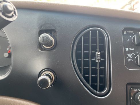 Used 2000 Ford E-150 and Econoline 150 image 13