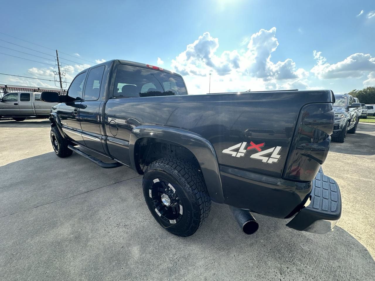 Used 2005 GMC Sierra 2500 SLE w/ Heavy-Duty Power Package AWD/4WD image 3