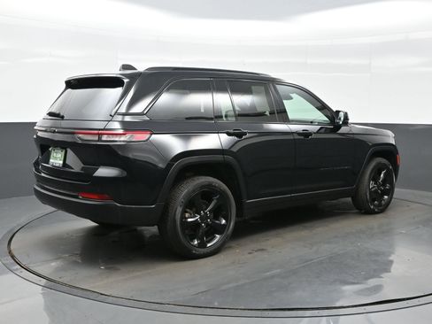 Used 2023 Jeep Grand Cherokee Altitude image 6