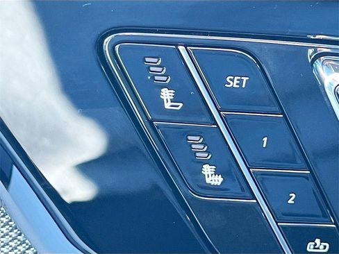 New 2025 Cadillac Optiq Luxury 1 image 21