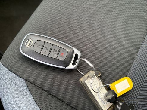 Used 2025 Nissan Versa SV image 21