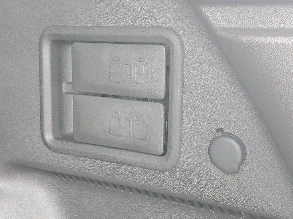 Used 2024 Chevrolet Equinox LT w/ LPO, Floor Liner Package FWD image 30