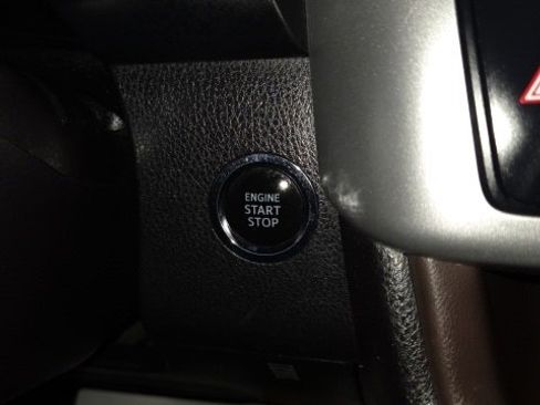 Used 2016 Toyota Highlander XLE image 19