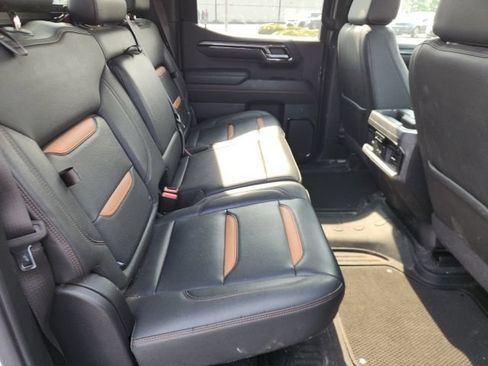 Used 2022 GMC Sierra 1500 AT4 w/ AT4 Preferred Package AWD/4WD image 11