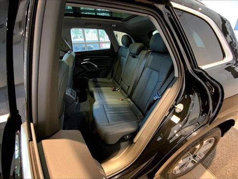 Used 2025 Audi Q5 Premium w/ Convenience Package AWD/4WD image 23