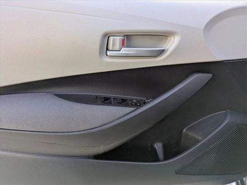 Used 2020 Toyota Corolla LE image 8