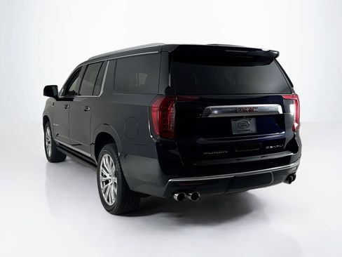 Used 2022 GMC Yukon XL Denali w/ Denali Premium Package image 3