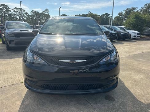 New 2026 Chrysler Voyager LX image 8