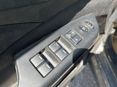 Used 2015 Honda CR-V LX image 16