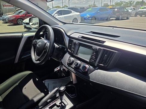Used 2018 Toyota RAV4 LE FWD image 6
