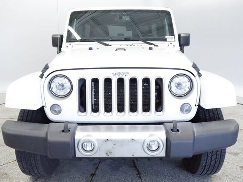 Used 2017 Jeep Wrangler Unlimited Sahara w/ Connectivity Group AWD/4WD image 9