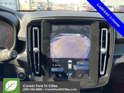 Used 2021 Volvo XC40 T5 R-Design image 3