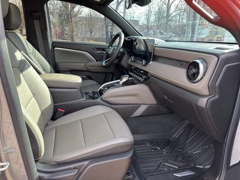 Used 2024 Chevrolet Colorado ZR2 w/ ZR2 Convenience Package III image 33